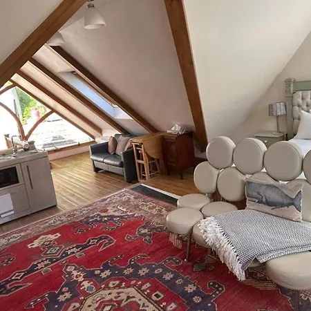 1 Bed - Sleeps 2 Patio Parking & Wifi Apartment *