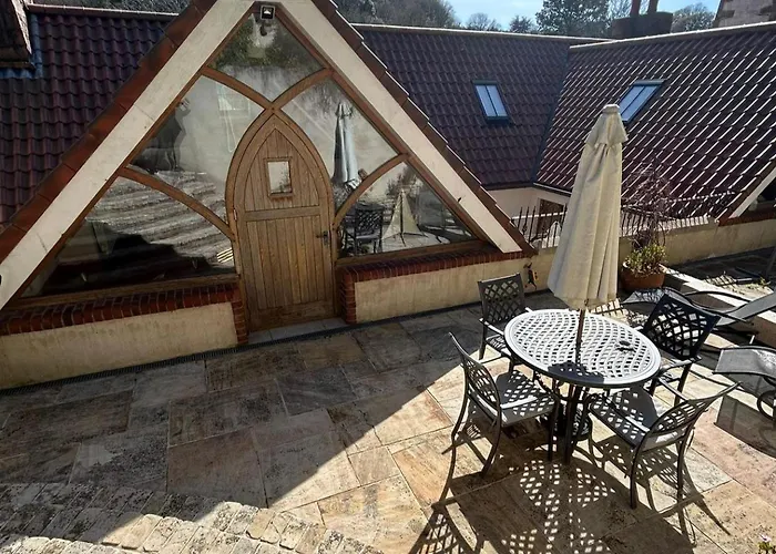 1 Bed - Sleeps 2 Patio Parking & Wifi * St Aubin