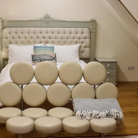 Apartment 1 Bed - Sleeps 2 Patio Parking & Wifi St Aubin