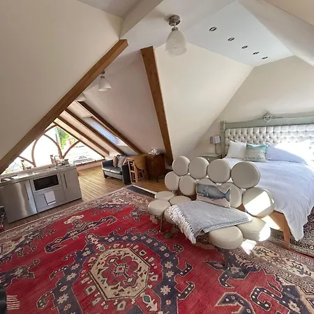 1 Bed - Sleeps 2 Patio Parking & Wifi *