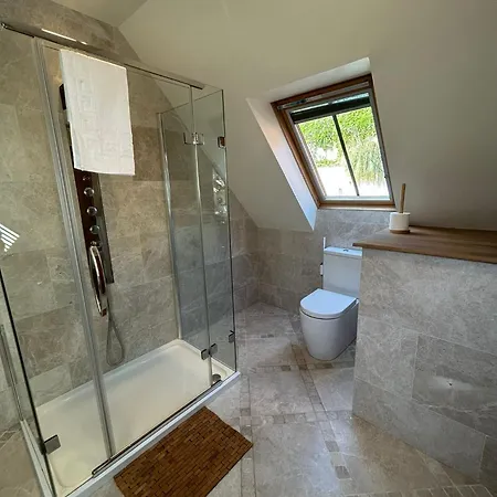 1 Bed - Sleeps 2 Patio Parking & Wifi