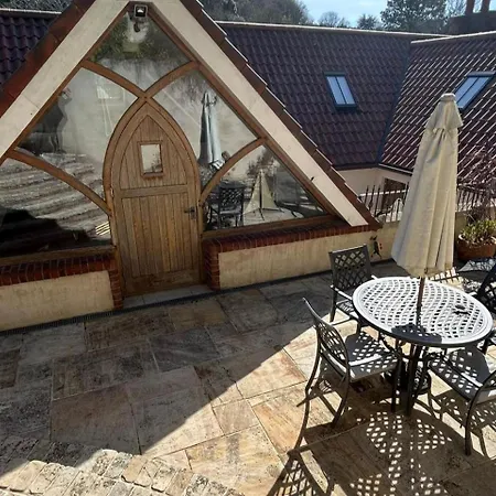 1 Bed - Sleeps 2 Patio Parking & Wifi * St Aubin