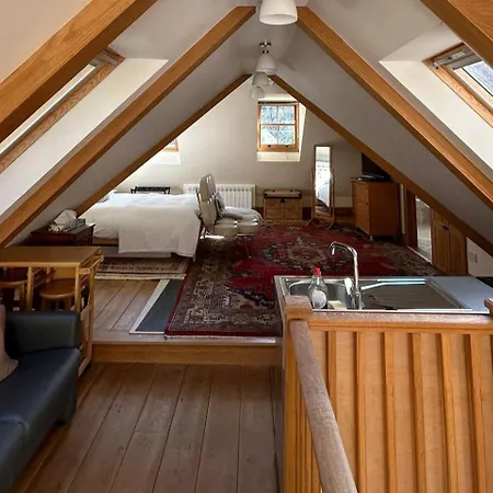 1 Bed - Sleeps 2 Patio Parking & Wifi Apartment *